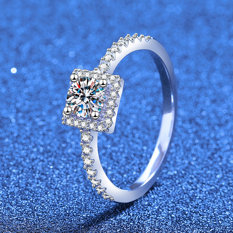 [Bling Jewelrys]DAINTY SUGAR-CUBE MOISSANITE RING