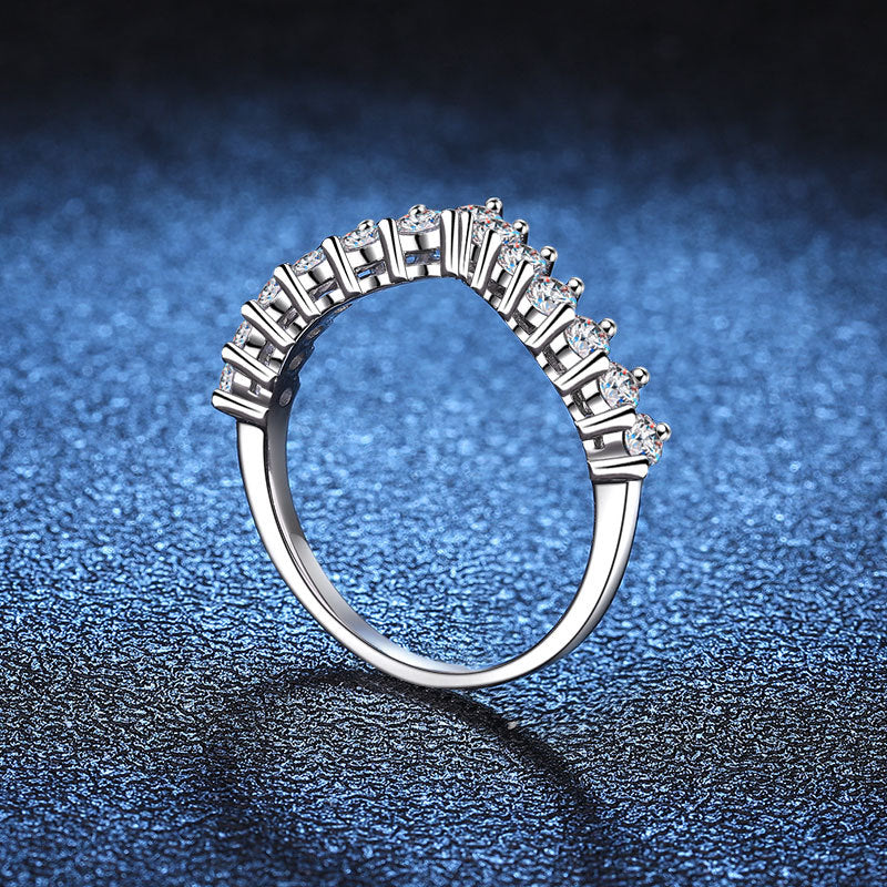 [Bling Jewelrys]ELEGANT V-SHAPED CHEVRON MOISSANITE RING
