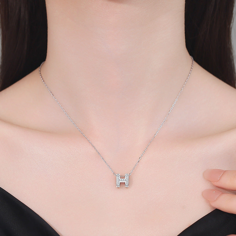{
  "Bling Jewelrys": "ブリングジュエリー",
  "FULL-PAVE \"H\" MOISSANITE PENDANT NECKLACE": "フルパヴェ \"H\" モアサナイト ペンダントネックレス"
}
