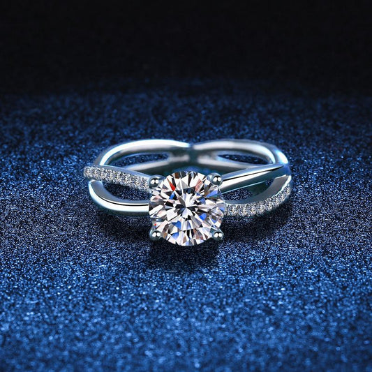 [Bling Jewelrys]ELEGANT 4-PRONG CROSSOVER MOISSANITE ENGAGEMENT RING
