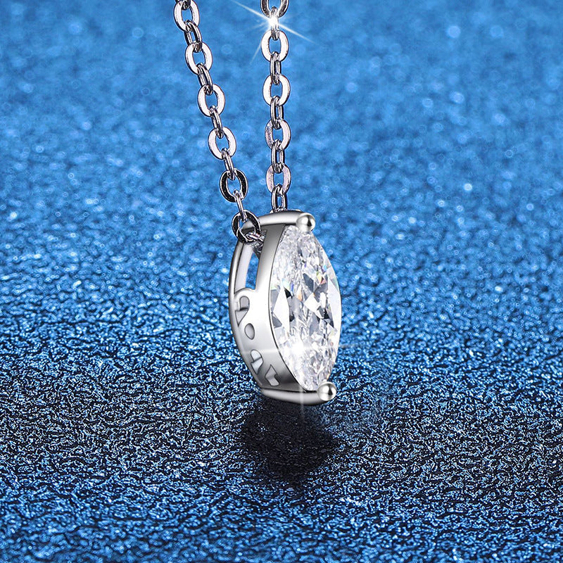 {
  "Bling Jewelrys": "【Bling Jewelry】洗練されたマーキスカット モアサナイト ペンダントネックレス"
}