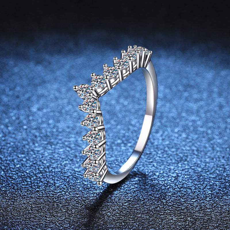 [Bling Jewelrys]ELEGANT V-SHAPED CHEVRON MOISSANITE RING