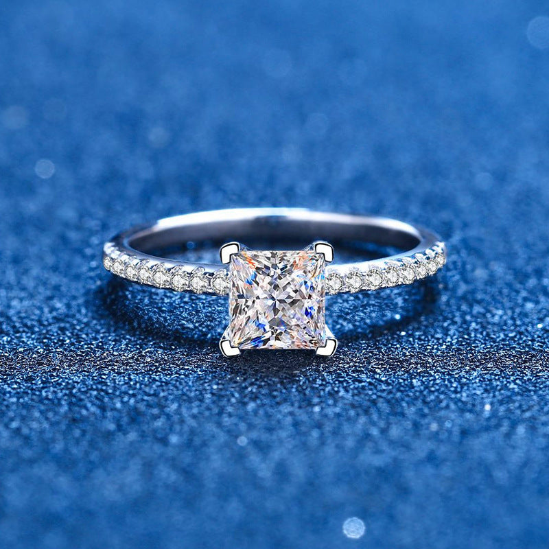 {
  "Bling Jewelrys": "Bling Jewelry",
  "ELEGANT PRINCESS CUT MOISSANITE ENGAGEMENT RING": "エレガント プリンセスカット モアッサナイト 婚約指輪"
}