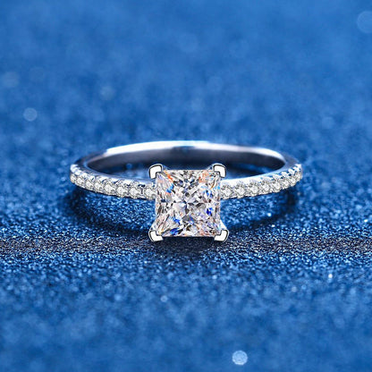 {
  "Bling Jewelrys": "Bling Jewelry",
  "ELEGANT PRINCESS CUT MOISSANITE ENGAGEMENT RING": "エレガント プリンセスカット モアッサナイト 婚約指輪"
}