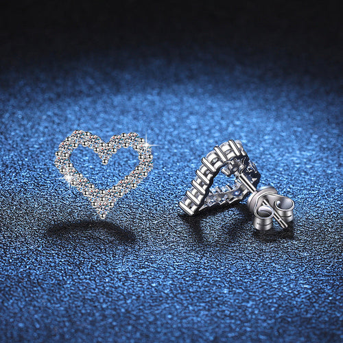 [Bling Jewelry] ハート型モアサナイト スタッドピアス