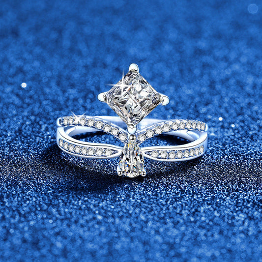 [Bling Jewelrys]ELEGANT DOUBLE-TWISTED MOISSANITE RING