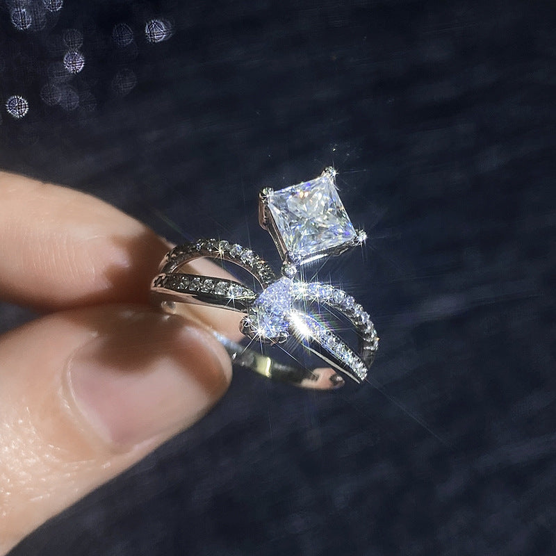 [Bling Jewelry] ELEGANTES MOISSANIT-RING MIT DOPPELTER VERDREHUNG
