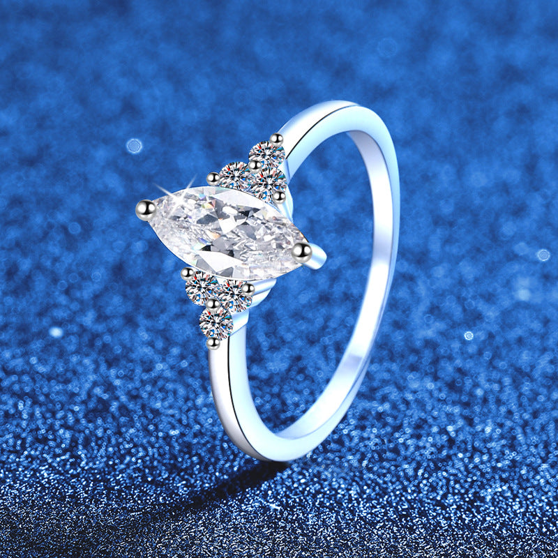 [Bling Jewelrys]ELEGANT MARQUISE CUT MOISSANITE RING WITH SIDE ACCENTS