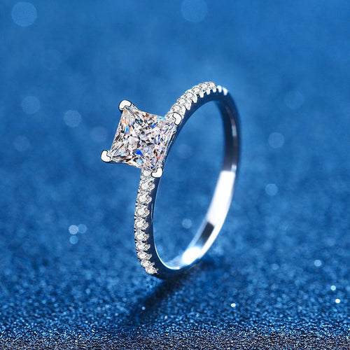 {
  "Bling Jewelrys": "Bling Jewelry",
  "ELEGANT PRINCESS CUT MOISSANITE ENGAGEMENT RING": "エレガント プリンセスカット モアッサナイト 婚約指輪"
}