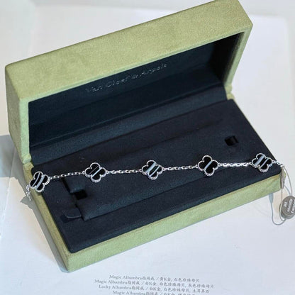 [Bling Jewelrys] KLEEBATT-ARMBAND MIT 5 MOTIVEN AUS GEADERTEM ONYX SILBER