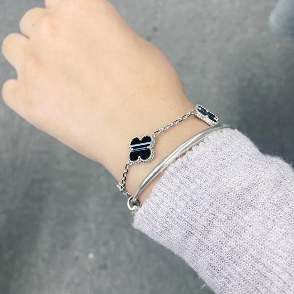 [Bling Jewelrys] KLEEBATT-ARMBAND MIT 5 MOTIVEN AUS GEADERTEM ONYX SILBER