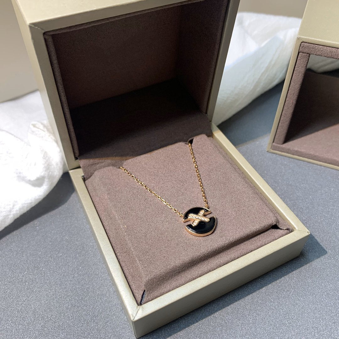 {"[Bling Jewelrys ]JEUX DE PINK GOLD DIAMOND NECKLACE": "[Bling Jewelry] JEUX DE HALSKETTE AUS ROSEGOLD MIT DIAMANTEN"}