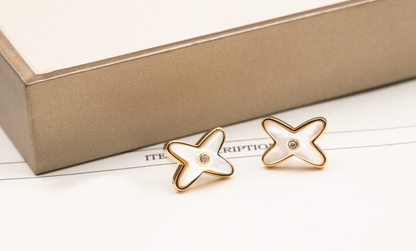 {
"Bling Jewelrys ": "ブリングジュエリー ホワイトマザーオブパール ピンクゴールド ダイヤモンドピアス"
}