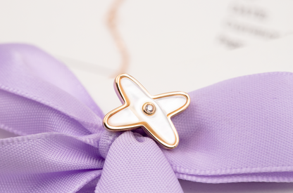 {
  "Bling Jewelrys ": "ブリング・ジュエリー ホワイトマザーオブパール ローズゴールド ダイヤモンドピアス"
}