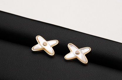 {
"Bling Jewelrys ": "ブリングジュエリー ホワイトマザーオブパール ピンクゴールド ダイヤモンドピアス"
}