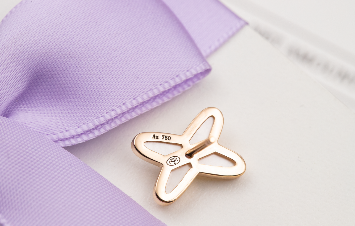 {
  "Bling Jewelrys ": "ブリング・ジュエリー ホワイトマザーオブパール ローズゴールド ダイヤモンドピアス"
}
