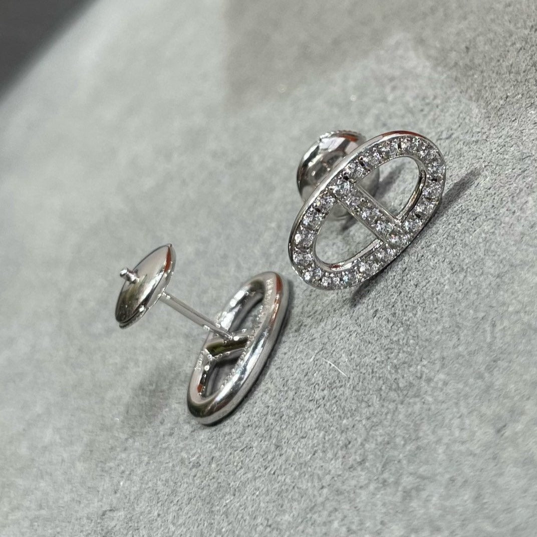 {
"Bling Jewelrys": "Bling Jewelry",
"HM FULL DIAMOND PIG NOSE STUD EARRINGS": "VOLL BESETZTE DIAMANT-SCHWEINENASEN-STECHER"
}
