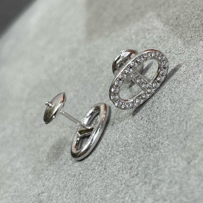 {
"Bling Jewelrys": "Bling Jewelry",
"HM FULL DIAMOND PIG NOSE STUD EARRINGS": "VOLL BESETZTE DIAMANT-SCHWEINENASEN-STECHER"
}
