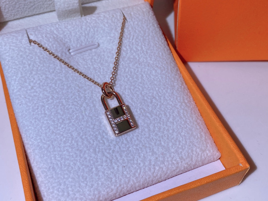 [Bling Jewelrys ]HM ADVANCED NICHE LOCK HEAD NECKLACE DIAMONDS