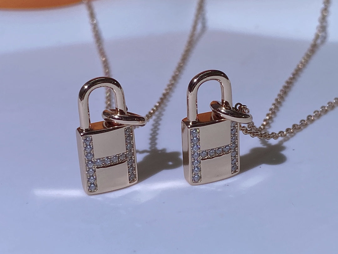 [Bling Jewelrys ]HM ADVANCED NICHE LOCK HEAD NECKLACE DIAMONDS