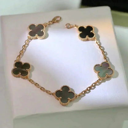 {
  "Bling Jewelrys": "Bling Jewelry",
  "CLOVER 5 MOTIF GRAY MOP BRACELET COLLECTION": "KLEEBLATT 5-MOTIV GRAU PERLMUTT ARMBAND KOLLEKTION"
}
