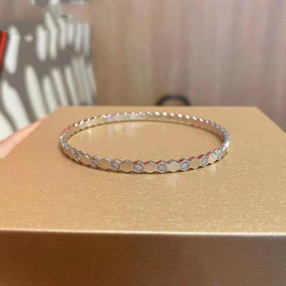 {
  "Bling Jewelrys": "ブリングジュエリー",
  "BEE LOVE SILVER DIAMOND BRACELET": "ビー・ラブ シルバーダイヤモンドブレスレット"
}
