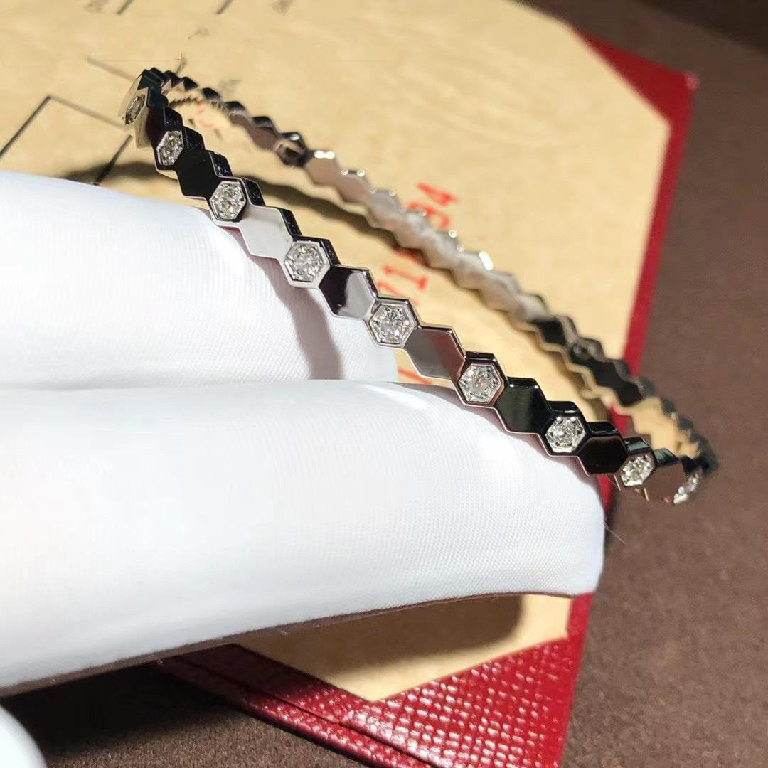 {
  "Bling Jewelrys": "ブリングジュエリー",
  "BEE LOVE SILVER DIAMOND BRACELET": "ビー・ラブ シルバーダイヤモンドブレスレット"
}