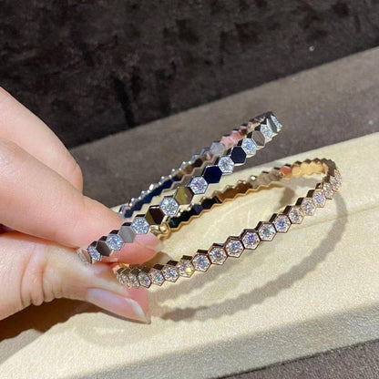 {
  "Bling Jewelrys": "ブリング・ジュエリー",
  "BEE LOVE GOLD BRACELET FULL DIAMOND": "ビー・ラブ・ゴールド・ブレスレット フルダイヤモンド"
}