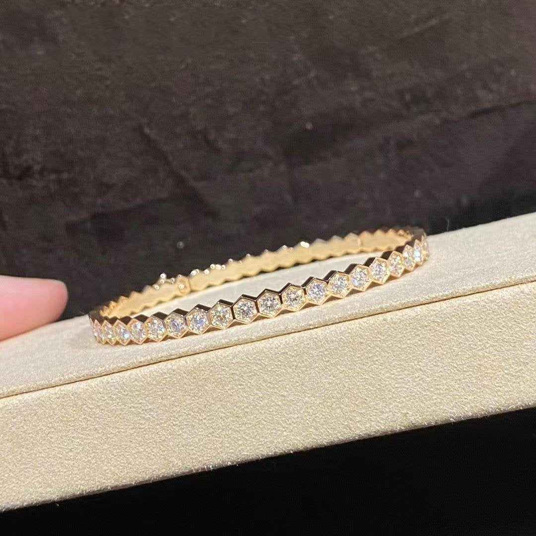 {
  "Bling Jewelrys": "ブリング・ジュエリー",
  "BEE LOVE GOLD BRACELET FULL DIAMOND": "ビー・ラブ・ゴールド・ブレスレット フルダイヤモンド"
}
