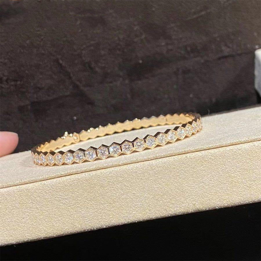 {
  "Bling Jewelrys": "ブリング・ジュエリー",
  "BEE LOVE GOLD BRACELET FULL DIAMOND": "ビー・ラブ・ゴールド・ブレスレット フルダイヤモンド"
}
