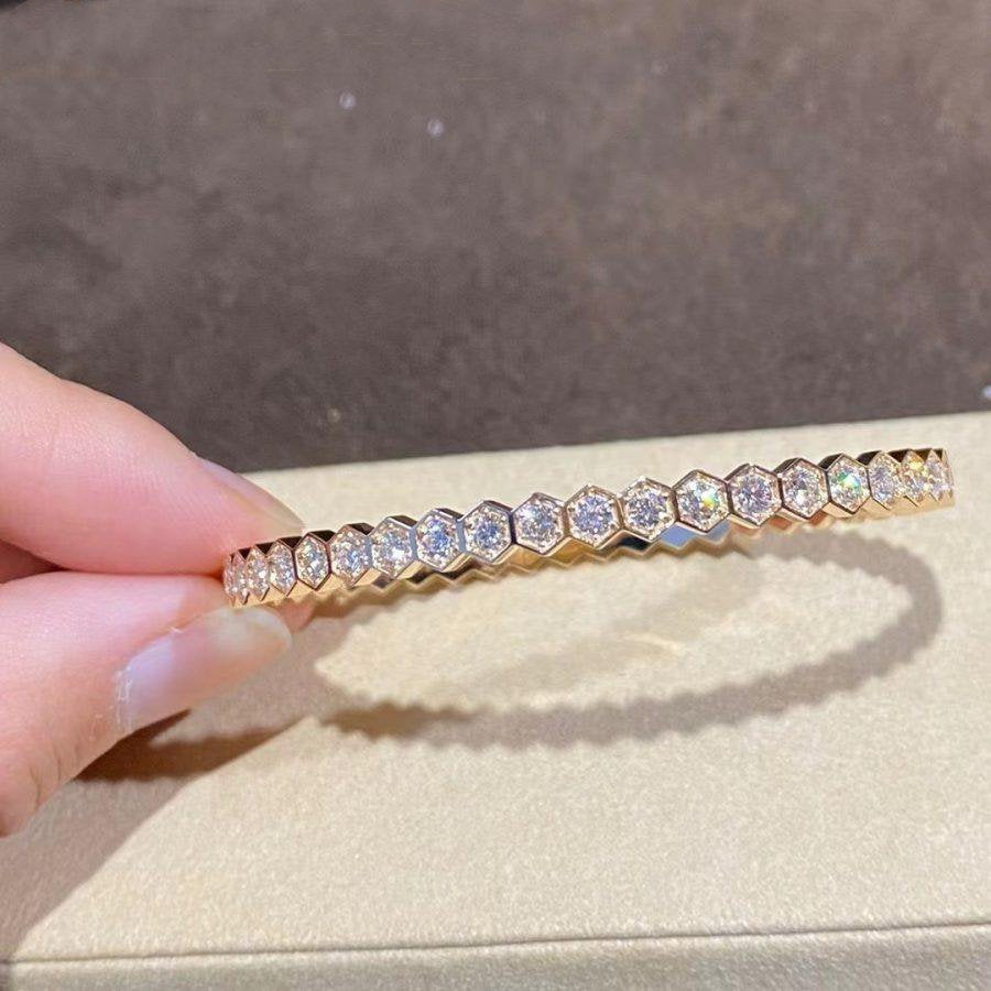 {
  "Bling Jewelrys": "ブリング・ジュエリー",
  "BEE LOVE GOLD BRACELET FULL DIAMOND": "ビー・ラブ・ゴールド・ブレスレット フルダイヤモンド"
}