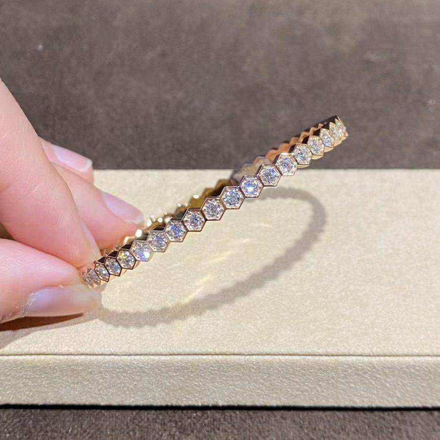 {
  "Bling Jewelrys": "ブリング・ジュエリー",
  "BEE LOVE GOLD BRACELET FULL DIAMOND": "ビー・ラブ・ゴールド・ブレスレット フルダイヤモンド"
}