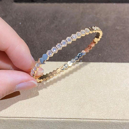 {
  "Bling Jewelrys": "ブリング・ジュエリー",
  "BEE LOVE GOLD BRACELET FULL DIAMOND": "ビー・ラブ・ゴールド・ブレスレット フルダイヤモンド"
}