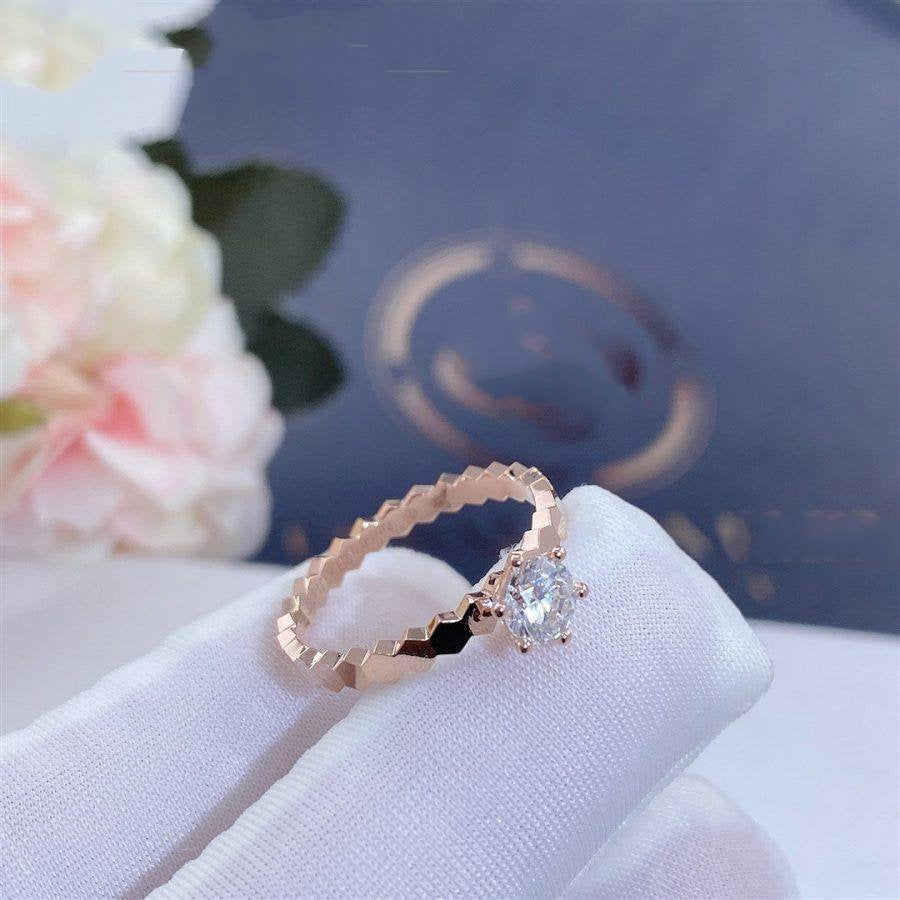 {"Bling Jewelrys": "ブリングジュエリー", "BEE LOVE RING PINK GOLD 1 DIAMOND": "ビー ラブ リング ピンクゴールド 1ダイヤモンド"}