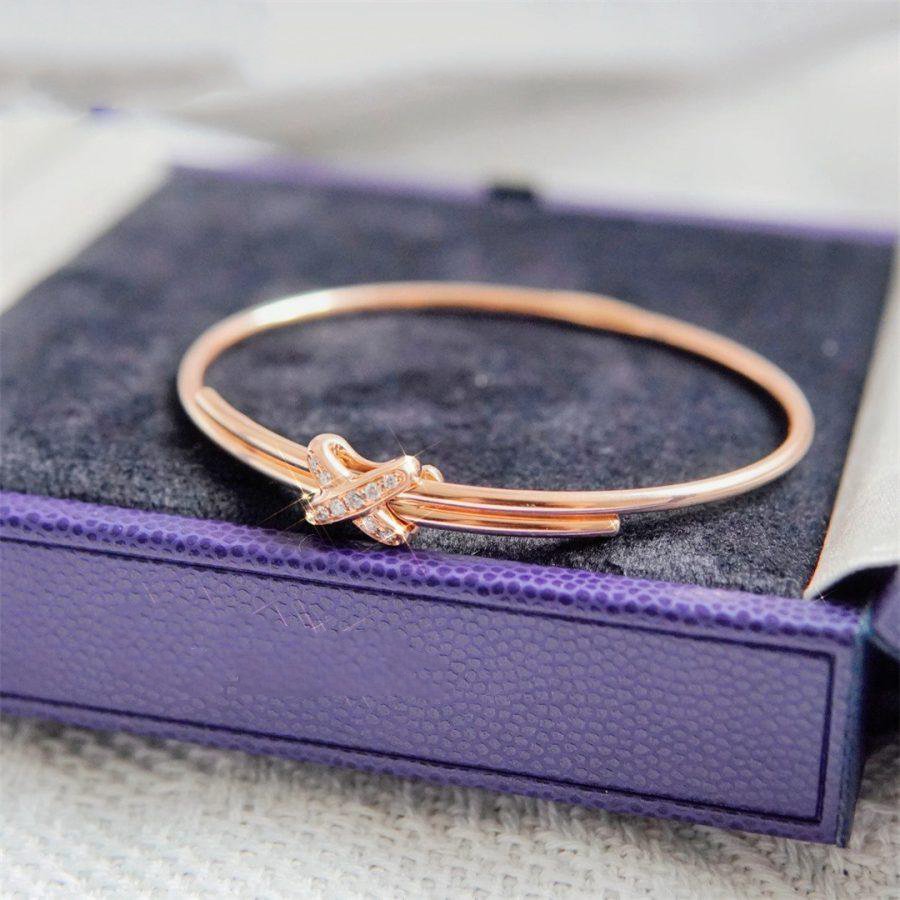 {"[Bling Jewelrys ]JEUX DE BRACELET PINK GOLD DIAMONDS": "[Bling Jewelrys] ARMBAND-SET ROSÉGOLD DIAMANTEN"}