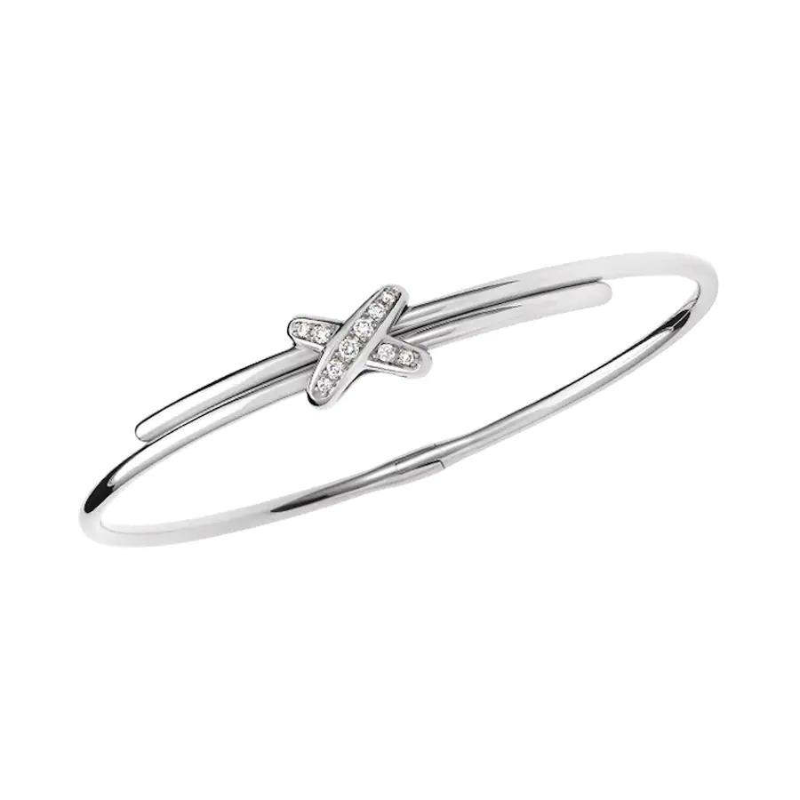 {"Bling Jewelrys ": "Bling Jewelrys ", "JEUX DE BRACELET SILVER DIAMONDS": "ARMBANDSET SILBER DIAMANTEN"}