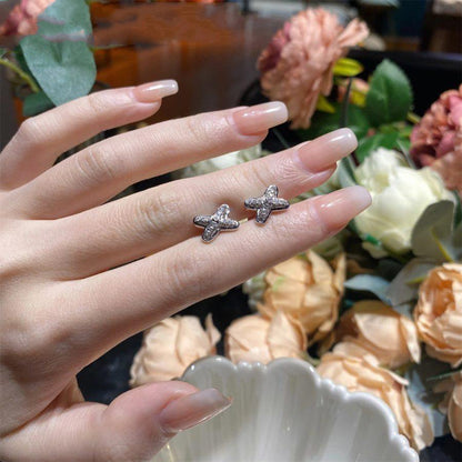 {
  "Bling Jewelrys": "ブリングジュエリー",
  "JEUX DE SILVER DIAMOND EARRINGS": "シルバーダイヤモンドピアス"
}