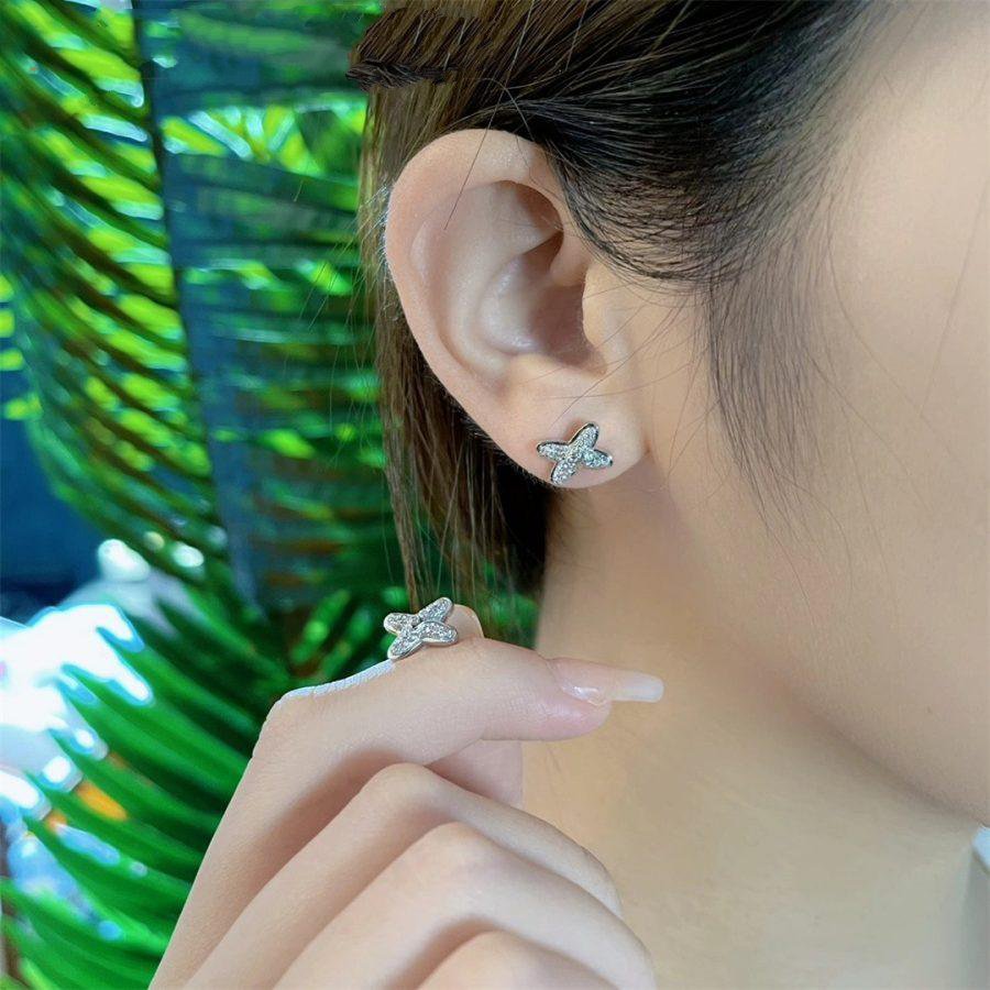 {
  "Bling Jewelrys": "ブリングジュエリー",
  "JEUX DE SILVER DIAMOND EARRINGS": "シルバーダイヤモンドピアス"
}