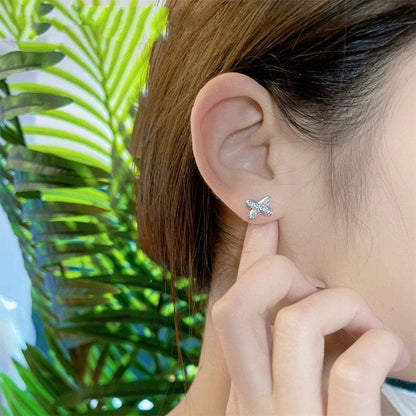 {
  "Bling Jewelrys": "ブリングジュエリー",
  "JEUX DE SILVER DIAMOND EARRINGS": "シルバーダイヤモンドピアス"
}