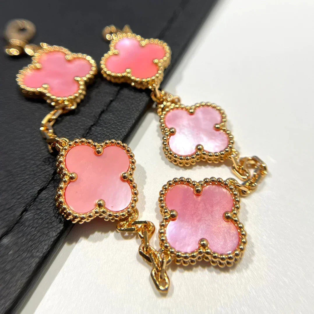 {
  "Bling Jewelrys": "ブリングジュエリー",
  "CLOVER 5 MOTIFS": "クローバー 5モチーフ",
  "PINK MOP BRACELET COLLECTION": "ピンクMOPブレスレットコレクション"
}