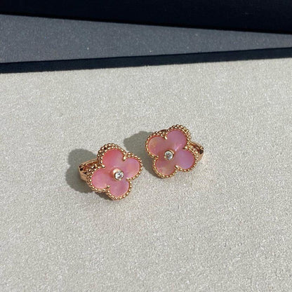{
  "Bling Jewelrys": "Bling Jewelrys",
  "CLOVER MEDIUM 1 DIAMOND PINK EARRINGS": "KLEEBLATT MITTEL 1 DIAMANT ROSA OHRRINGE"
}