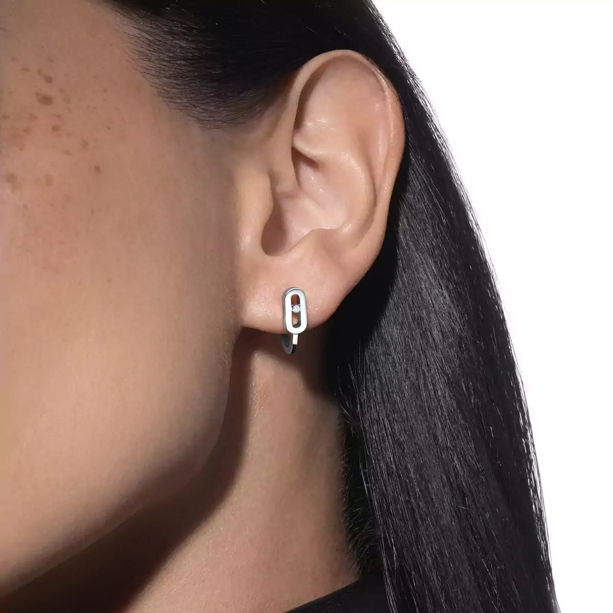 {
  "Bling Jewelrys": "Bling Jewelry",
  "Diamond Mini Hoop Earrings": "Diamant-Mini-Creolen",
  "Move Classique": "Move Classique"
}