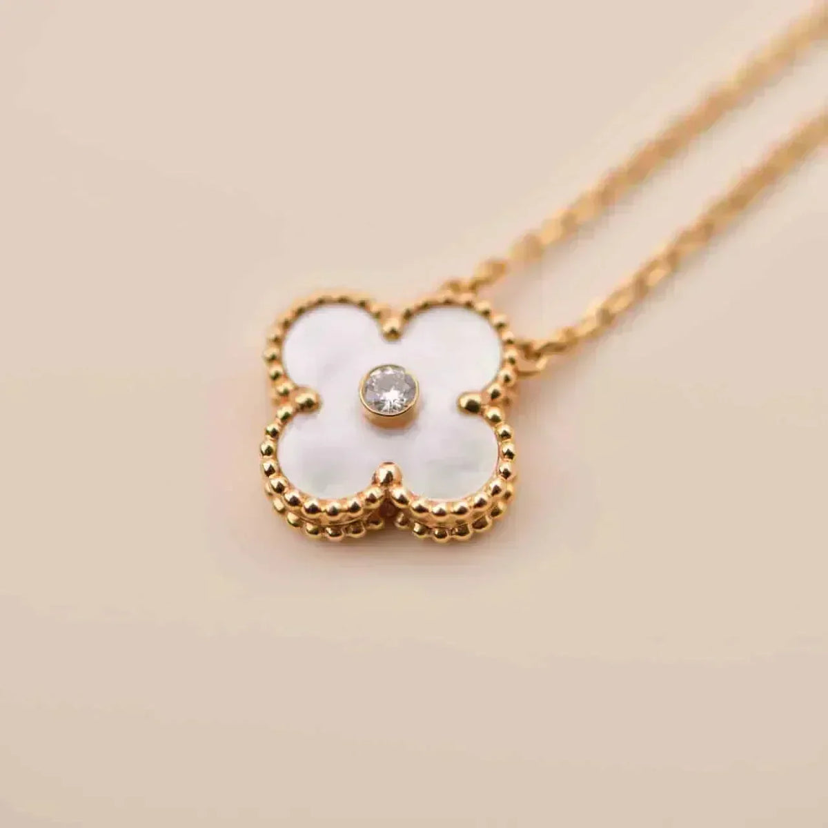 [Bling Jewelrys ]CLOVER 15MM DIAMOND WHITE FRITILLARIA NECKLACE