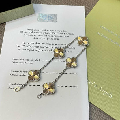 {
  "Bling Jewelrys": "ブリングジュエリー",
  "CLOVER 5 MOTIFS CHRISTMAS LIMITED EDITION BRACELET": "クローバー 5モチーフ クリスマス限定ブレスレット"
}