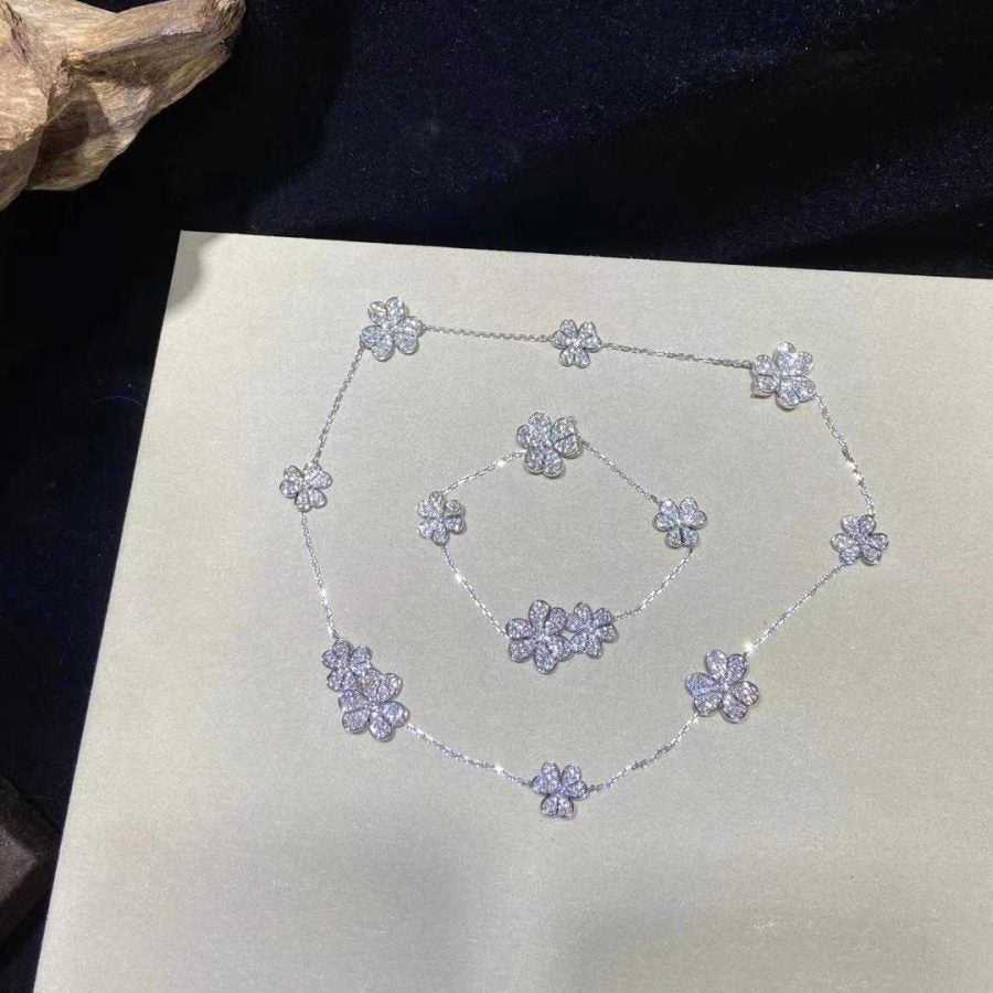 {
"Bling Jewelrys ": "Bling Jewelrys ",
"FRIVOLE SILVER 5 FLOWERS BRACELET": "FRIVOLE SILBER 5-BLUMEN-ARMBAND"
}