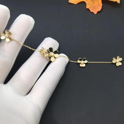 {
  "Bling Jewelrys ": "Bling Jewelrys ",
  "FRIVOLE GOLD 5 FLOWERS BRACELET": "FRIVOLE GOLD 5-BLÜTEN-ARMBAND"
}