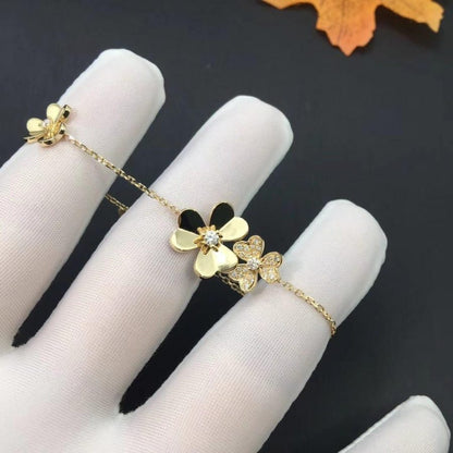 {
  "Bling Jewelrys ": "Bling Jewelrys ",
  "FRIVOLE GOLD 5 FLOWERS BRACELET": "FRIVOLE GOLD 5-BLÜTEN-ARMBAND"
}