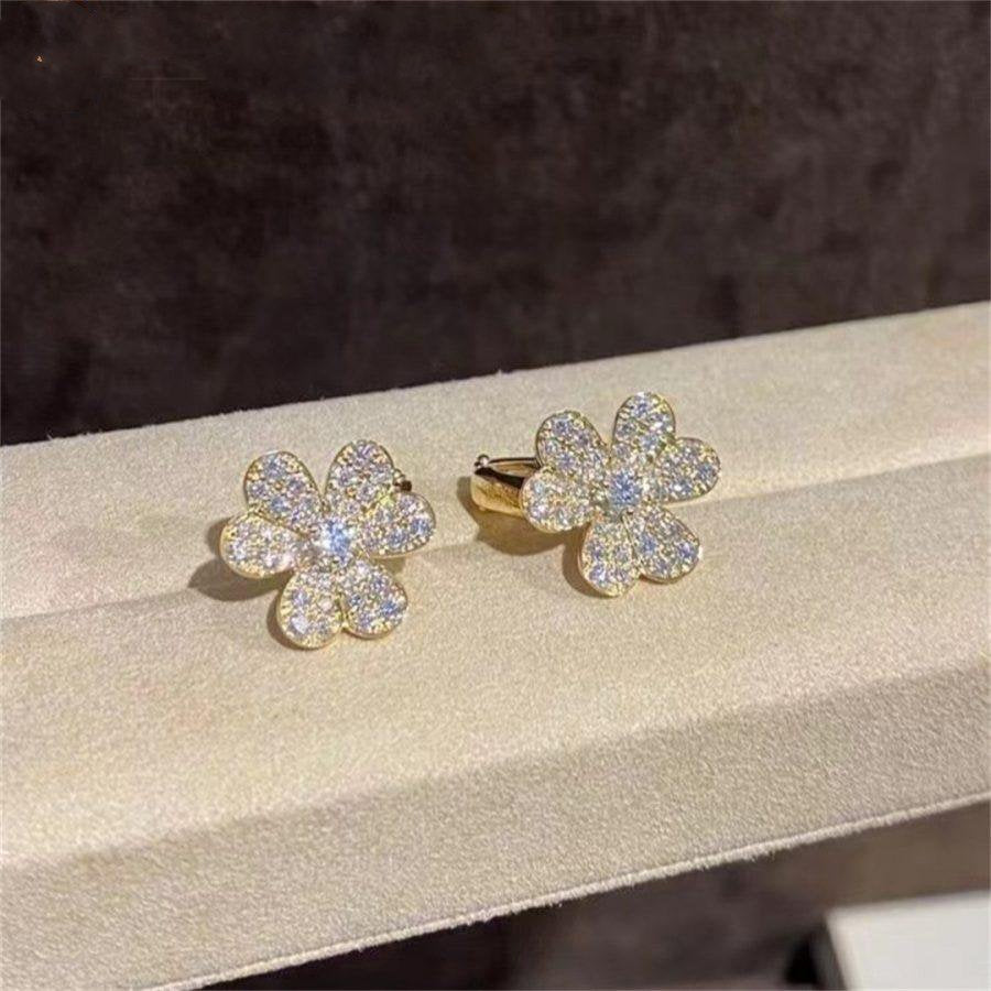 {
  "Bling Jewelrys ": "Bling Jewelrys ",
  "FRIVOLE GOLD FLOWER DIAMOND EARRINGS": "FRIVOLE GOLD BLUMEN DIAMANTOHRRINGE"
}