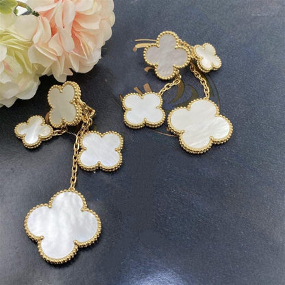{
  "Bling Jewelrys": "ブリング・ジュエリー",
  "CLOVER EARRINGS WHITE MOP 4 MOTIFS GOLD": "クローバーピアス ホワイトマザーオブパール 4モチーフ ゴールド"
}