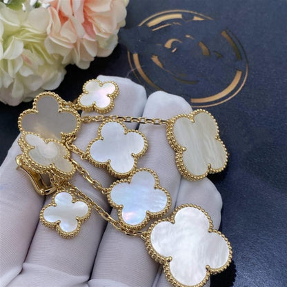 {
  "Bling Jewelrys": "ブリング・ジュエリー",
  "CLOVER EARRINGS WHITE MOP 4 MOTIFS GOLD": "クローバーピアス ホワイトマザーオブパール 4モチーフ ゴールド"
}